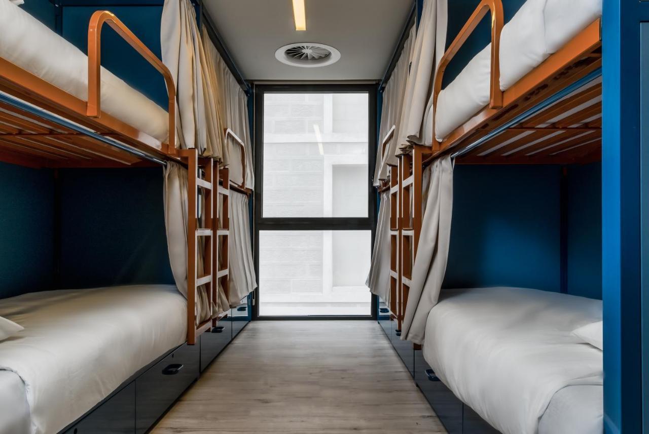 Habitación compartida unisex de 12 camas