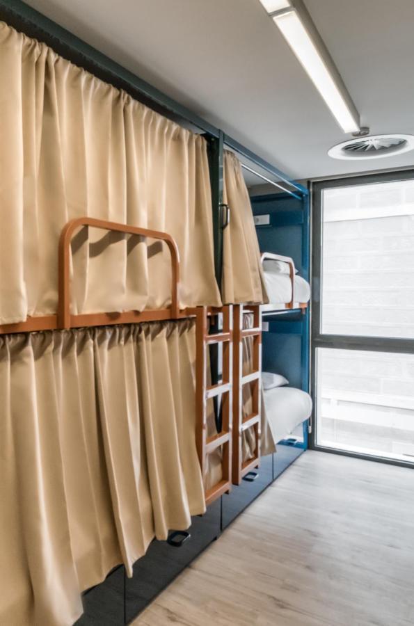 Habitación compartida mixta de 10 camas